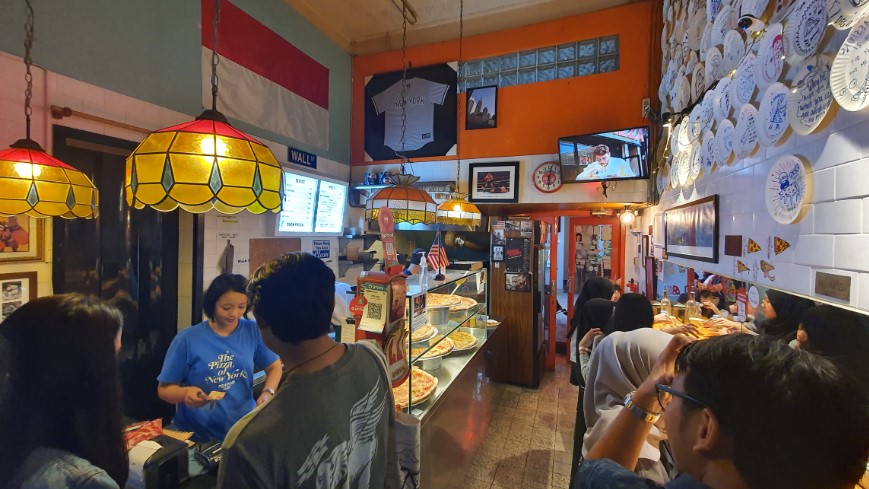 Top 12+ Tempat Makan Pizza di Kemang Paling Enak & Terkenal!