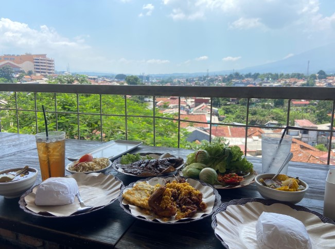 resto khas sunda di bogor, resto sunda di bogor, restoran sunda di bogor, rumah makan sunda di bogor, tempat makan sunda bogor, tempat makan sunda di bogor, warung makan sunda di bogor, top 12+ tempat makan sunda bogor paling enak & legendaris