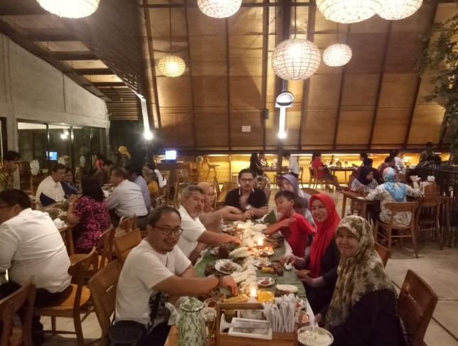 resto khas sunda di bogor, resto sunda di bogor, restoran sunda di bogor, rumah makan sunda di bogor, tempat makan sunda bogor, tempat makan sunda di bogor, warung makan sunda di bogor, top 12+ tempat makan sunda bogor paling enak & legendaris
