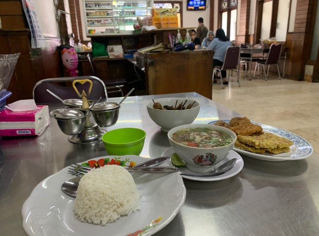 resto soto di jakarta selatan, restoran soto di jakarta selatan, soto di jakarta selatan, tempat makan soto di jakarta selatan, toko soto di jakarta selatan, warung soto di jakarta selatan, top 12+ warung soto di jakarta selatan paling enak & legendaris!