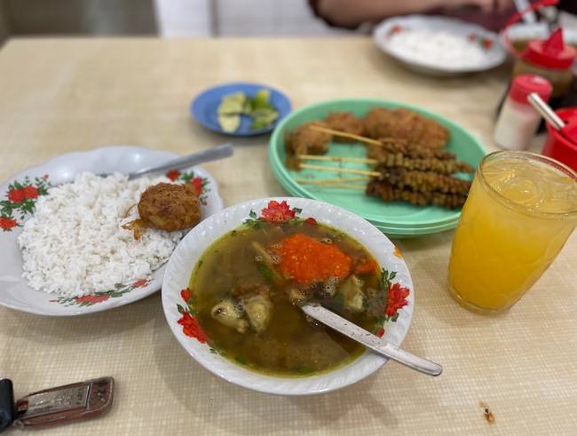 resto soto di jakarta selatan, restoran soto di jakarta selatan, soto di jakarta selatan, tempat makan soto di jakarta selatan, toko soto di jakarta selatan, warung soto di jakarta selatan, top 12+ warung soto di jakarta selatan paling enak & legendaris!