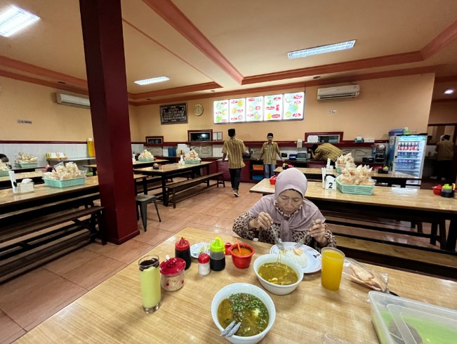resto soto di jakarta selatan, restoran soto di jakarta selatan, soto di jakarta selatan, tempat makan soto di jakarta selatan, toko soto di jakarta selatan, warung soto di jakarta selatan, top 12+ warung soto di jakarta selatan paling enak & legendaris!
