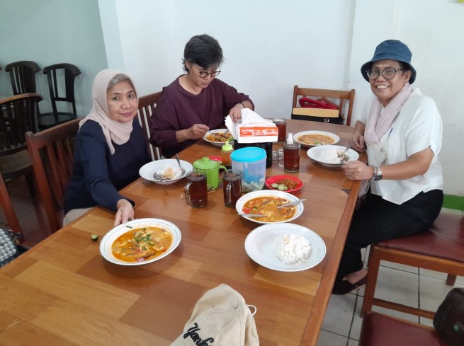 resto soto di jakarta selatan, restoran soto di jakarta selatan, soto di jakarta selatan, tempat makan soto di jakarta selatan, toko soto di jakarta selatan, warung soto di jakarta selatan, top 12+ warung soto di jakarta selatan paling enak & legendaris!