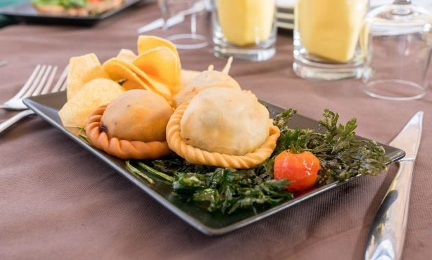 top 13+ referensi jajanan dan kue khas daerah manado untuk menemani liburanmu, wajib dibawa pulang!