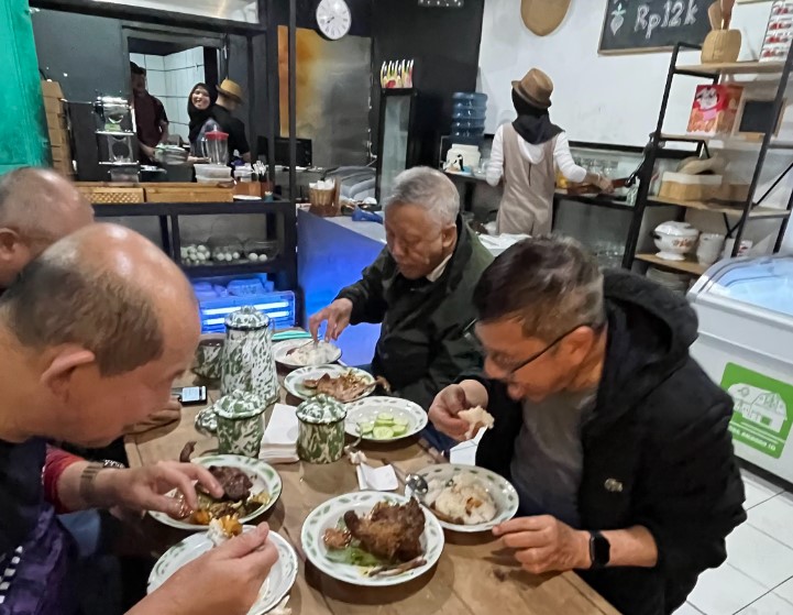 bebek di bandung, bebek enak di bandung, outlet bebek di bandung, resto bebek di bandung, rumah makan bebek di bandung, tempat makan bebek di bandung, tempat makan bebek enak di bandung, tempat makan bebek terbaik di bandung, warung bebek di bandung, top 13+ tempat makan bebek di bandung paling enak & legendaris!