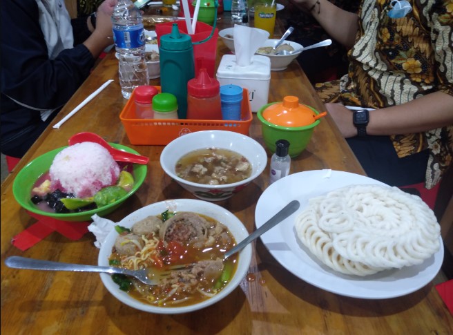 bakmi di sawah besar, kuliner di sawah besar, resto di sawah besar, restoran di sawah besar, rumah makan di sawah besar, rumah makan padang di sawah besar, soto di sawah besar, tempat makan di sawah besar, tempat makan enak di sawah besar, top 13+ tempat makan enak di sawah besar, kuliner spesial legendaris!