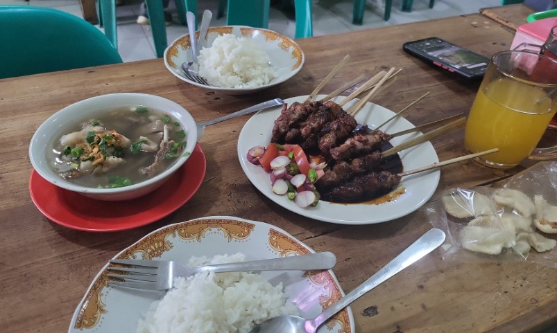 resto sate kambing di jakarta timur, restoran sate kambing di jakarta timur, rumah makan sate kambing di jakarta timur, sate kambing di jakarta timur, sate kambing enak di jakarta timur, tempat makan sate kambing di jakarta timur, warung sate kambing di jakarta timur, top 13+ tempat makan sate kambing di jakarta timur paling enak & legendaris!