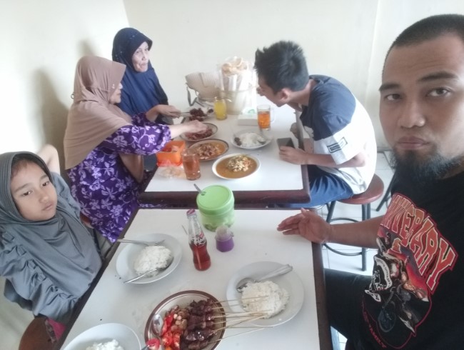 resto sate kambing di jakarta timur, restoran sate kambing di jakarta timur, rumah makan sate kambing di jakarta timur, sate kambing di jakarta timur, sate kambing enak di jakarta timur, tempat makan sate kambing di jakarta timur, warung sate kambing di jakarta timur, top 13+ tempat makan sate kambing di jakarta timur paling enak & legendaris!