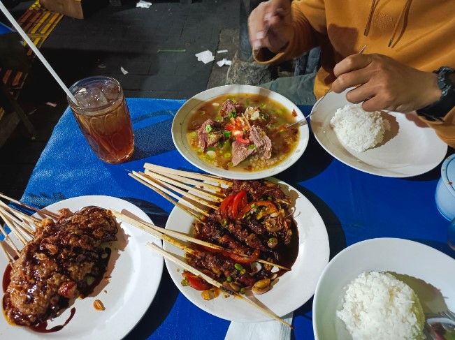 resto sate kambing di jakarta timur, restoran sate kambing di jakarta timur, rumah makan sate kambing di jakarta timur, sate kambing di jakarta timur, sate kambing enak di jakarta timur, tempat makan sate kambing di jakarta timur, warung sate kambing di jakarta timur, top 13+ tempat makan sate kambing di jakarta timur paling enak & legendaris!