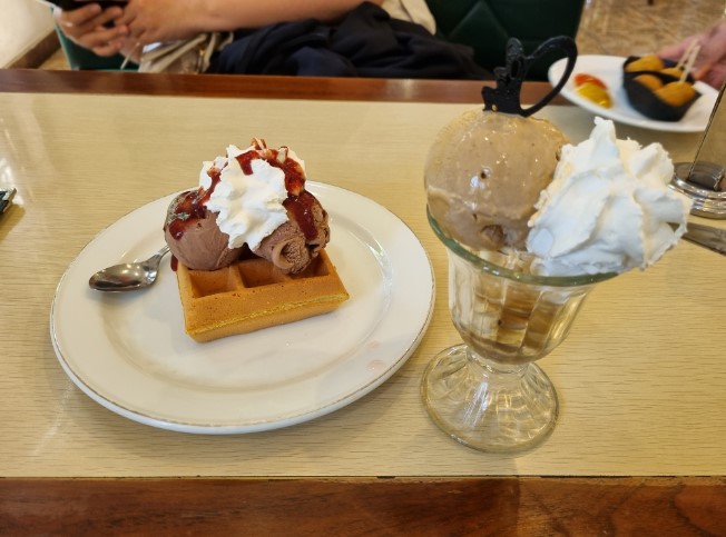 cafe dessert di bandung, dessert di bandung, dessert enak di bandung, dessert terkenal di bandung, resto dessert di bandung, tempat dessert di bandung, tempat makan dessert di bandung, top 13+ tempat menikmati dessert di bandung paling enak & terkenal!
