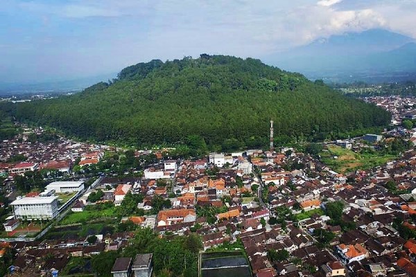 gunung di jawa tengah, gunung terindah di jawa tengah, gunung tertinggi di jawa tengah, top 14+ gunung di jawa tengah, lengkap dengan lokasi & ketinggian!
