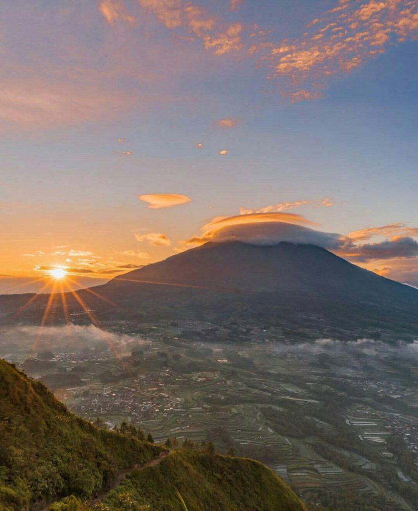 gunung di jawa tengah, gunung terindah di jawa tengah, gunung tertinggi di jawa tengah, top 14+ gunung di jawa tengah, lengkap dengan lokasi & ketinggian!