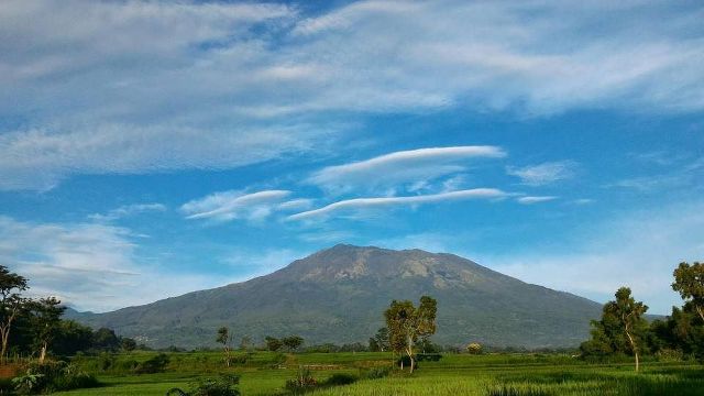 gunung di jawa tengah, gunung terindah di jawa tengah, gunung tertinggi di jawa tengah, top 14+ gunung di jawa tengah, lengkap dengan lokasi & ketinggian!