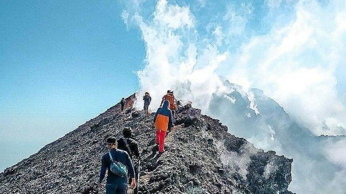Top 14+ Gunung di Jawa Tengah, Lengkap dengan Lokasi & Ketinggian!