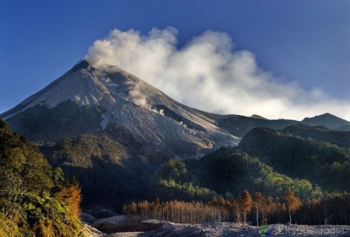 gunung di jawa tengah, gunung terindah di jawa tengah, gunung tertinggi di jawa tengah, top 14+ gunung di jawa tengah, lengkap dengan lokasi & ketinggian!