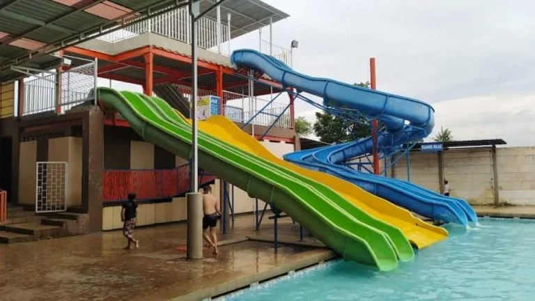 Top 14+ Kolam Renang di Batang Terbaik & Terbesar, Waterpark Favorit!