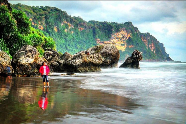 pantai cemara sewu, pantai di bantul, pantai di jogja, pantai hits di bantul, tempat wisata alam di bantul, wisata alam di bantul, wisata pantai di bantul, top 15+ pantai di bantul terbaik yang hits & instagramable buat liburan