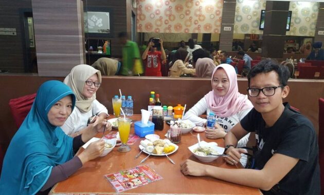 top 15+ rekomendasi tempat makan enak di wilayah palembang untuk keluarga yang lagi hits