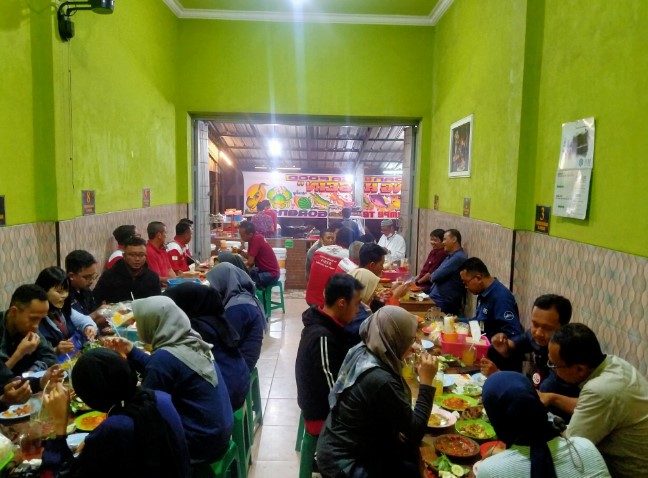 resto seafood di malang, restoran seafood di malang, rumah makan seafood di malang, tempat makan seafood di malang, top 15+ restoran seafood di malang legendaris & enak, tempat makan populer!