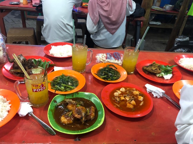 resto seafood di malang, restoran seafood di malang, rumah makan seafood di malang, tempat makan seafood di malang, top 15+ restoran seafood di malang legendaris & enak, tempat makan populer!