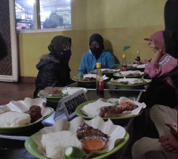 resto seafood di malang, restoran seafood di malang, rumah makan seafood di malang, tempat makan seafood di malang, top 15+ restoran seafood di malang legendaris & enak, tempat makan populer!