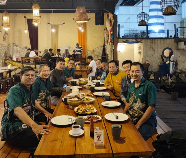 resto seafood di malang, restoran seafood di malang, rumah makan seafood di malang, tempat makan seafood di malang, top 15+ restoran seafood di malang legendaris & enak, tempat makan populer!
