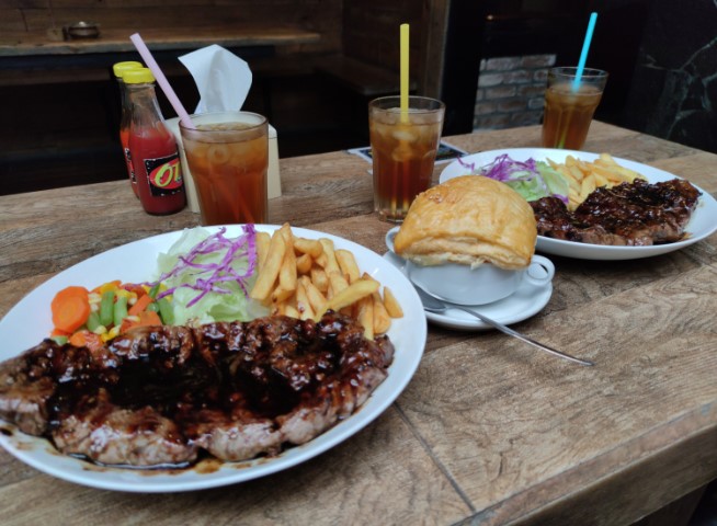 resto steak di bandung, restoran steak di bandung, steak di bandung, steak enak di bandung, steak house di bandung, tempat makan steak di bandung, top 15+ tempat makan steak di bandung paling enak & premium!