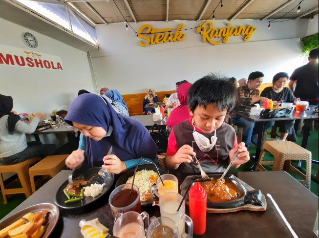 resto steak di bandung, restoran steak di bandung, steak di bandung, steak enak di bandung, steak house di bandung, tempat makan steak di bandung, top 15+ tempat makan steak di bandung paling enak & premium!