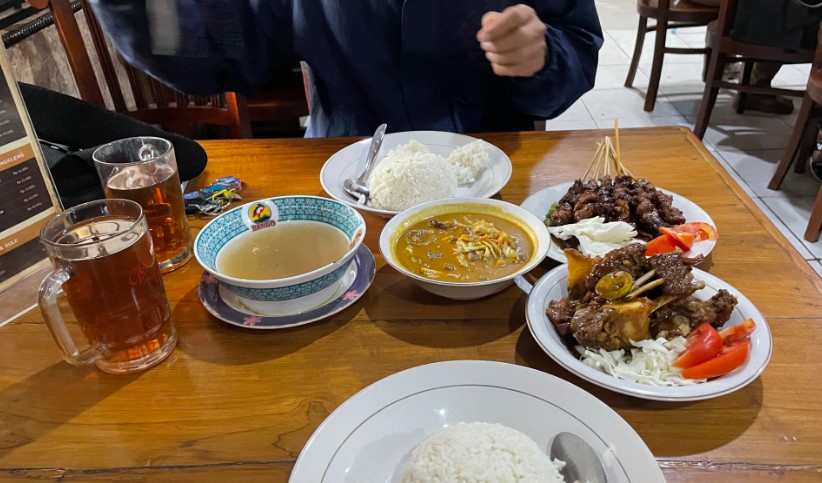 cafe di duren sawit, resto di duren sawit, restoran di duren sawit, rumah makan di duren sawit, tempat makan di duren sawit, tempat makan enak di duren sawit, top 17+ tempat makan enak di duren sawit yang menyajikan menu spesial
