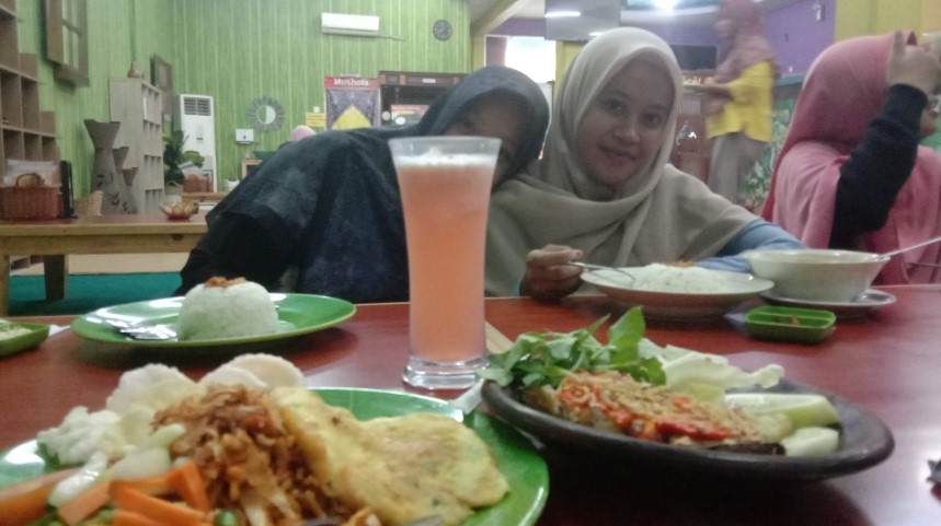 cafe di duren sawit, resto di duren sawit, restoran di duren sawit, rumah makan di duren sawit, tempat makan di duren sawit, tempat makan enak di duren sawit, top 17+ tempat makan enak di duren sawit yang menyajikan menu spesial