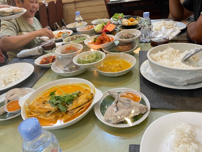 cafe di duren sawit, resto di duren sawit, restoran di duren sawit, rumah makan di duren sawit, tempat makan di duren sawit, tempat makan enak di duren sawit, top 17+ tempat makan enak di duren sawit yang menyajikan menu spesial