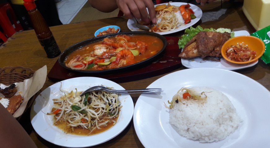 cafe di duren sawit, resto di duren sawit, restoran di duren sawit, rumah makan di duren sawit, tempat makan di duren sawit, tempat makan enak di duren sawit, top 17+ tempat makan enak di duren sawit yang menyajikan menu spesial