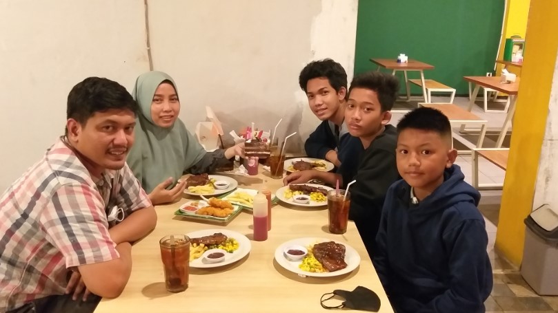 cafe di duren sawit, resto di duren sawit, restoran di duren sawit, rumah makan di duren sawit, tempat makan di duren sawit, tempat makan enak di duren sawit, top 17+ tempat makan enak di duren sawit yang menyajikan menu spesial