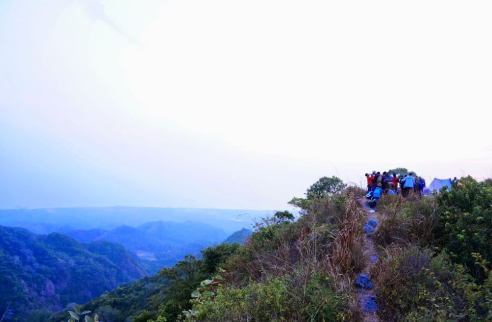 gunung di jawa tengah, gunung pemula mendaki di jawa tengah, gunung terindah di jawa tengah, top 18+ gunung terindah & terbaik di jawa tengah, pendaki wajib taklukkan!