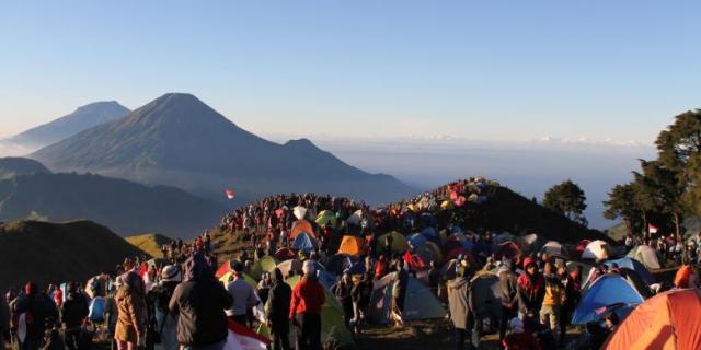 gunung di jawa tengah, gunung pemula mendaki di jawa tengah, gunung terindah di jawa tengah, top 18+ gunung terindah & terbaik di jawa tengah, pendaki wajib taklukkan!