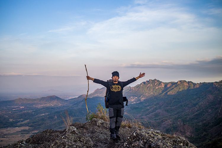 gunung di jawa tengah, gunung pemula mendaki di jawa tengah, gunung terindah di jawa tengah, top 18+ gunung terindah & terbaik di jawa tengah, pendaki wajib taklukkan!