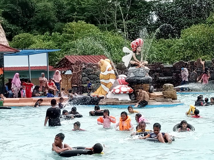 kolam renang alami di subang, kolam renang di subang, tempat bermain air di subang, tempat liburan di subang, tempat rekreasi di subang, tempat wisata di subang, waterboom di subang, waterpark di subang, wisata di subang, top 18+ kolam renang di subang terbaik & terluas, fasilitas lengkap!