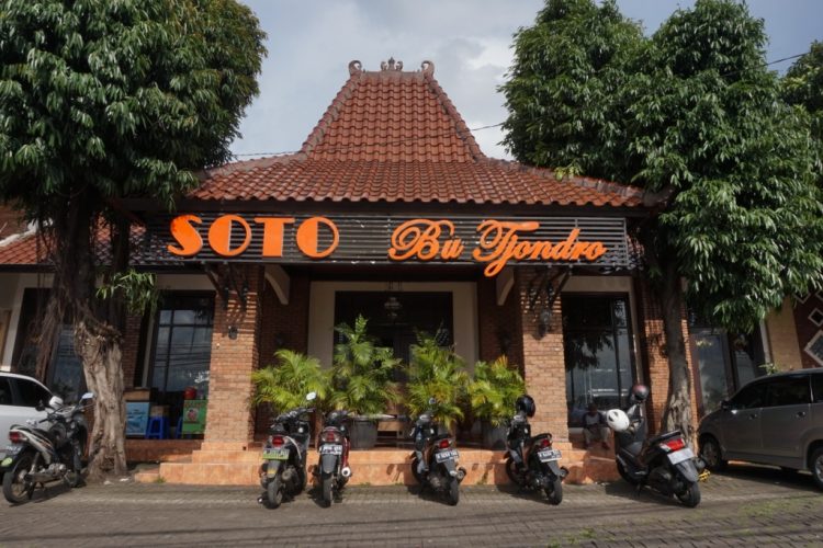 cafe di depok, depok, kuliner di depok, kuliner enak di depok, resto depok, restoran di depok, tempat hangout di depok, tempat kongkow di depok, tempat kuliner di depok, tempat makan di depok, tempat makan enak depok, tempat nongkrong di depok, tempat wisata kuliner di depok, top 18+ restoran di depok paling enak & terkenal, wisata kuliner hits