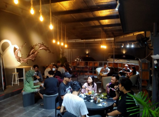 cafe 24 jam di purwokerto, cafe di purwokerto, cafe hits di purwokerto, resto di purwokerto, tempat hangout di purwokerto, tempat kongkow di purwokerto, tempat nongkrong 24 jam di purwokerto, tempat nongkrong di purwokerto, tempat nongkrong kekinian di purwokerto, top 19+ tempat nongkrong di purwokerto yang cozy, cafe hits kekinian