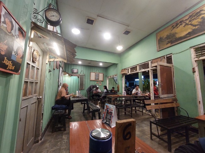 cafe 24 jam di purwokerto, cafe di purwokerto, cafe hits di purwokerto, resto di purwokerto, tempat hangout di purwokerto, tempat kongkow di purwokerto, tempat nongkrong 24 jam di purwokerto, tempat nongkrong di purwokerto, tempat nongkrong kekinian di purwokerto, top 19+ tempat nongkrong di purwokerto yang cozy, cafe hits kekinian