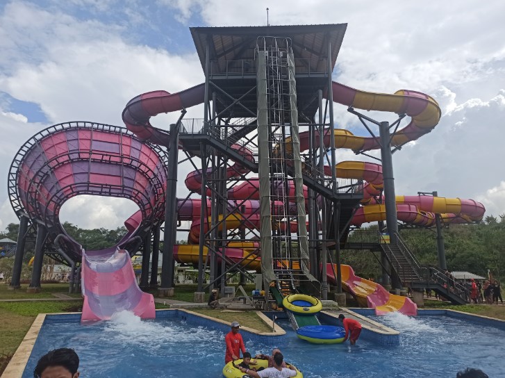 daftar waterboom di bandung, kolam renang di bandung, tempat bermain air di bandung, waterboom bandung, waterboom di bandung, waterboom terbaik di bandung, waterpark di bandung, wisata air di bandung, top 19+ waterboom di bandung terbaik & hits, kolam renang – waterpark!