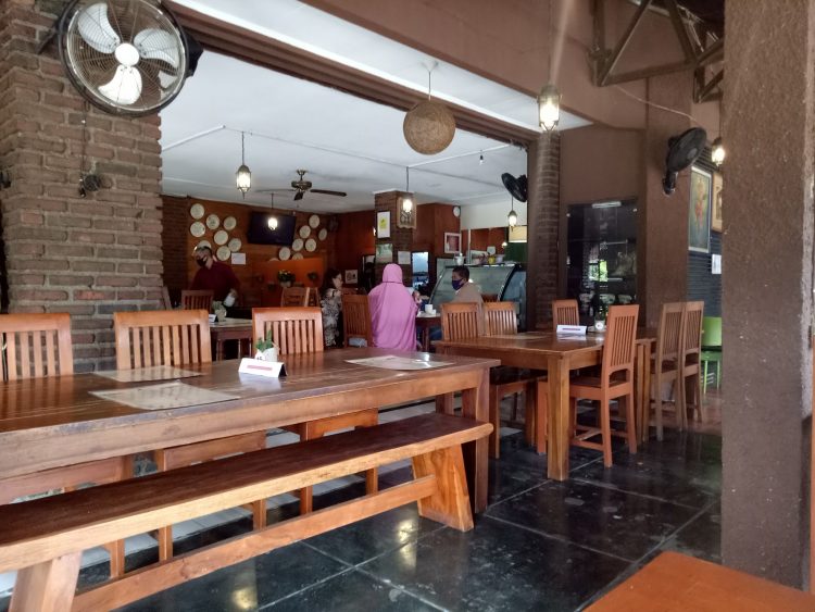cafe di cimahi, resto di cimahi, restoran di cimahi, rumah makan di cimahi, tempat makan di cimahi, tempat makan enak di cimahi, tempat wisata kuliner di cimahi, top 20+ tempat makan di cimahi paling enak & populer, wisata kuliner!