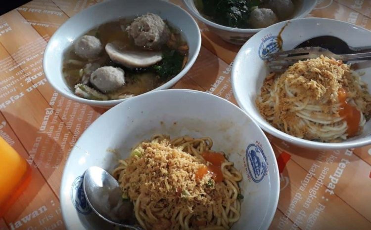 cafe di cimahi, resto di cimahi, restoran di cimahi, rumah makan di cimahi, tempat makan di cimahi, tempat makan enak di cimahi, tempat wisata kuliner di cimahi, top 20+ tempat makan di cimahi paling enak & populer, wisata kuliner!