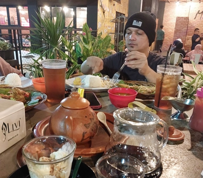 cafe 24 jam di depok, cafe di depok, cafe kekinian di depok, resto di depok, tempat hits di depok, tempat kongkow di depok, tempat nongkrong di depok, top 24+ cafe di depok paling hits, kongkow cozy, unik, instagramable!