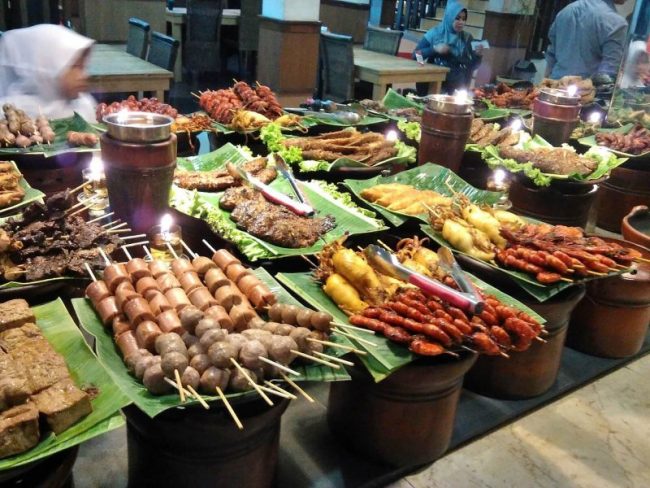 buah tangan khas cimahi, cemilan khas cimahi, jajanan khas cimahi, khas cimahi, makanan khas cimahi, minuman khas cimahi, oleh-oleh khas cimahi, souvenir khas cimahi, top 24+ oleh-oleh khas cimahi terpopuler yang wajib dibawa pulang!