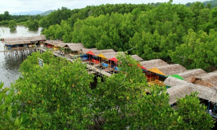 air terjun di mamuju, destinasi di mamuju, objek wisata di mamuju, pantai di mamuju, tempat wisata di mamuju, wisata alam di mamuju, wisata di mamuju, top 24+ tempat wisata di mamuju terbaik & hits yang wajib dikunjungi!