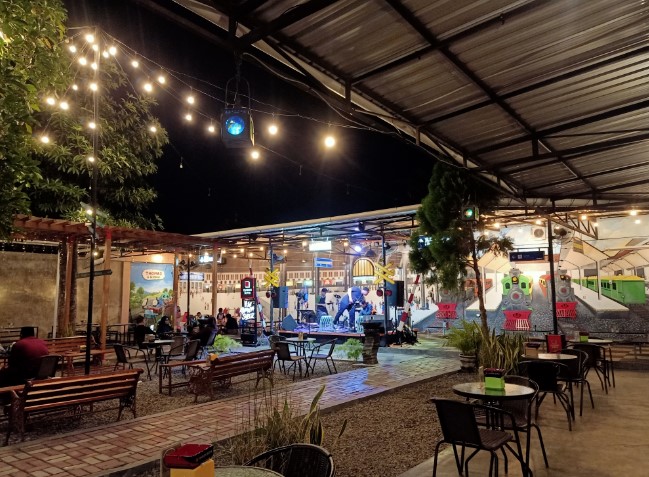 cafe di sragen, coffee shop di sragen, kedai kopi di sragen, resto di sragen, tempat hits di sragen, tempat kongkow di sragen, tempat makan di sragen, tempat ngopi di sragen, tempat nongkrong di sragen, tempat nongkrong di sragen hits, warung kopi di sragen, top 25+ tempat nongkrong di sragen paling hits, cafe & coffee shop cozy!