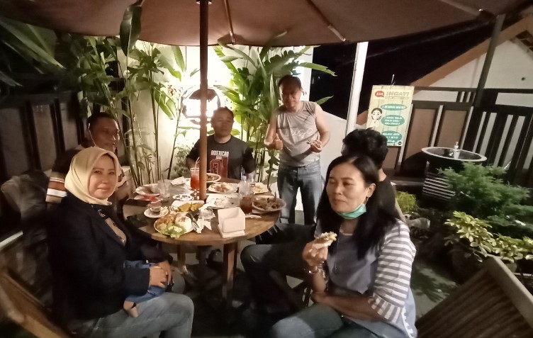 cafe di sragen, coffee shop di sragen, kedai kopi di sragen, resto di sragen, tempat hits di sragen, tempat kongkow di sragen, tempat makan di sragen, tempat ngopi di sragen, tempat nongkrong di sragen, tempat nongkrong di sragen hits, warung kopi di sragen, top 25+ tempat nongkrong di sragen paling hits, cafe & coffee shop cozy!