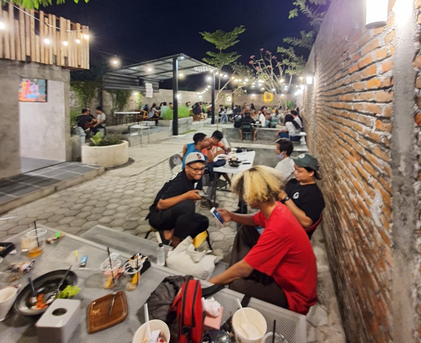 cafe di sragen, coffee shop di sragen, kedai kopi di sragen, resto di sragen, tempat hits di sragen, tempat kongkow di sragen, tempat makan di sragen, tempat ngopi di sragen, tempat nongkrong di sragen, tempat nongkrong di sragen hits, warung kopi di sragen, top 25+ tempat nongkrong di sragen paling hits, cafe & coffee shop cozy!
