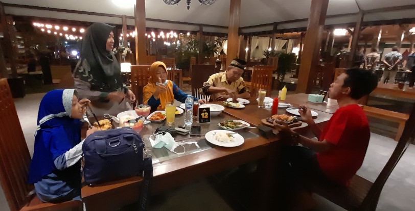 cafe di sragen, coffee shop di sragen, kedai kopi di sragen, resto di sragen, tempat hits di sragen, tempat kongkow di sragen, tempat makan di sragen, tempat ngopi di sragen, tempat nongkrong di sragen, tempat nongkrong di sragen hits, warung kopi di sragen, top 25+ tempat nongkrong di sragen paling hits, cafe & coffee shop cozy!